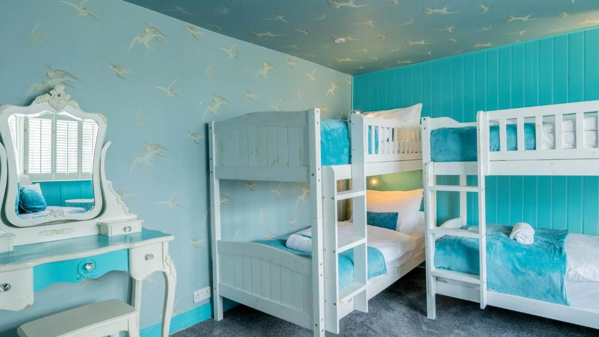 Darling By The Sea - By Brighton Holiday Lets