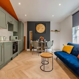 2 Bedroom 2 Bath I Next To I Sleep 6 Brighton