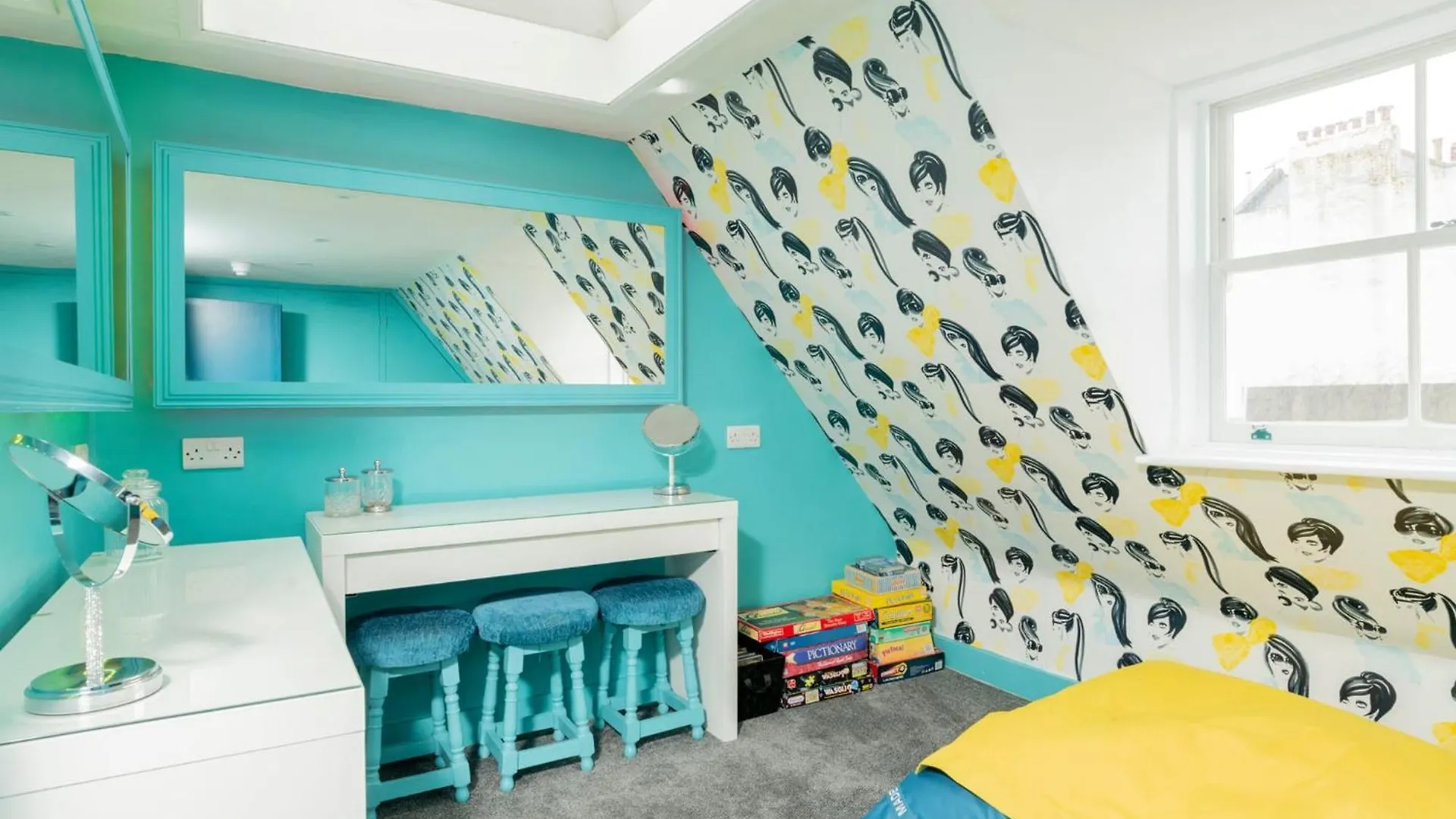 Darling By The Sea - By Brighton Holiday Lets
