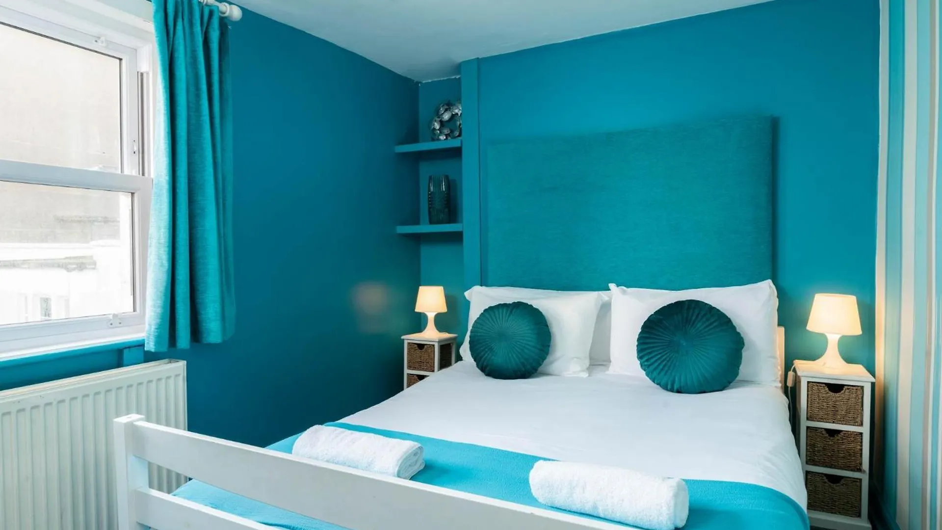 Darling By The Sea - By Brighton Holiday Lets